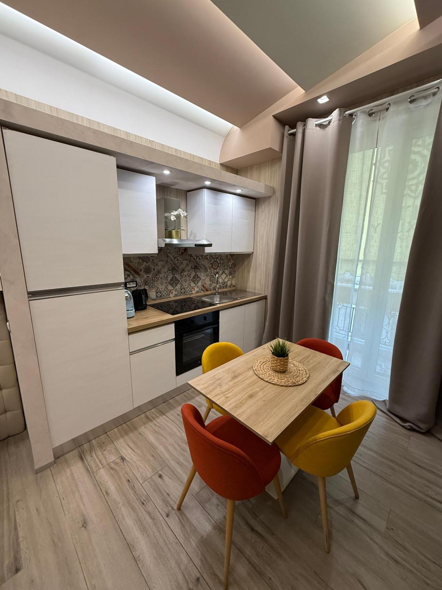Th Luxury Rooms & Apartment Giardini Naxos Esterno foto