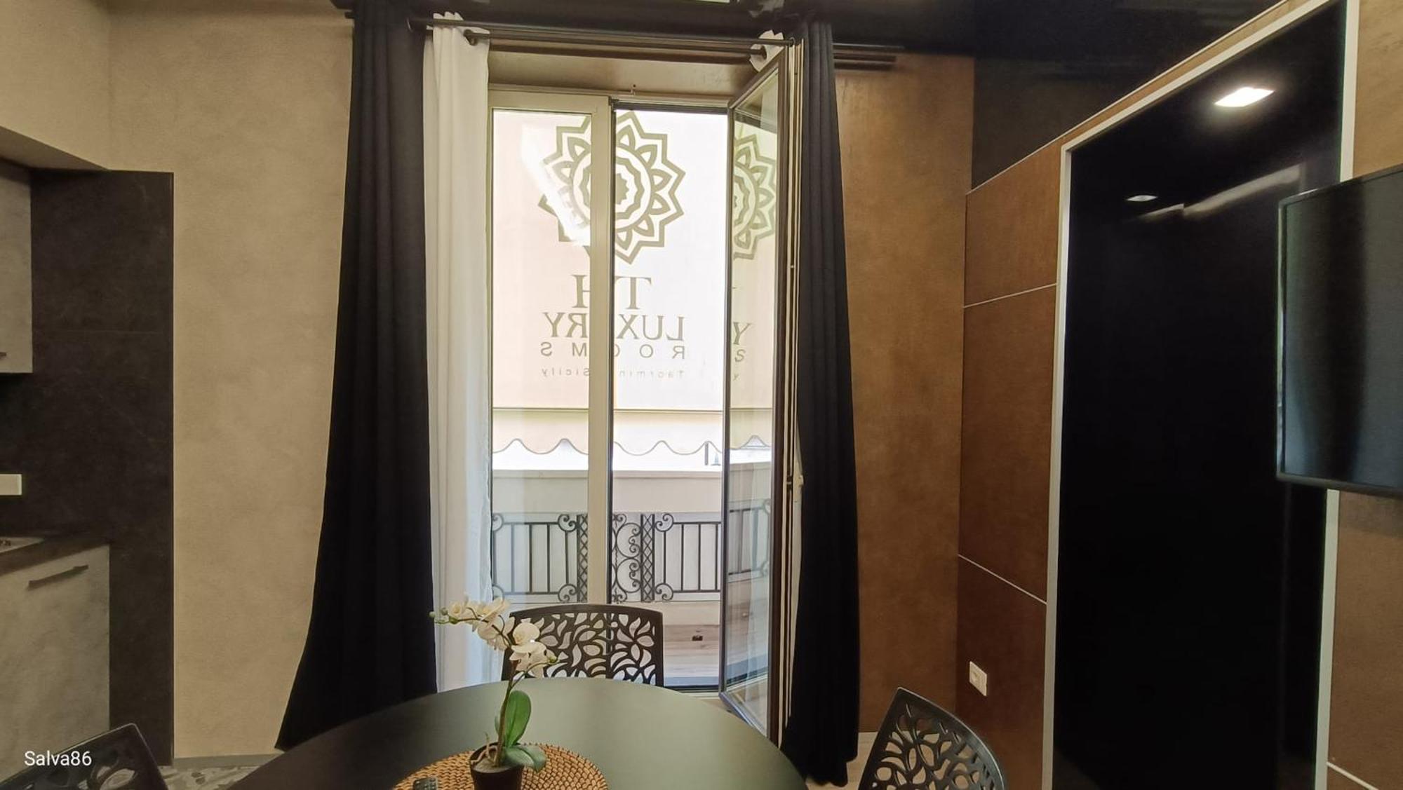 Th Luxury Rooms & Apartment Giardini Naxos Esterno foto