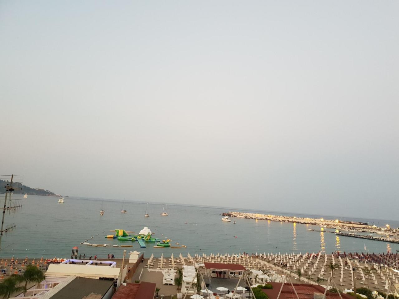 Th Luxury Rooms & Apartment Giardini Naxos Esterno foto